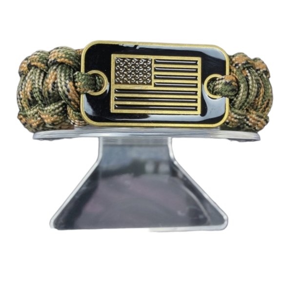 NWT Men's Bracelet Camouflage Woven USA Flag Charm Size 8.66 in - Picture 1 of 4